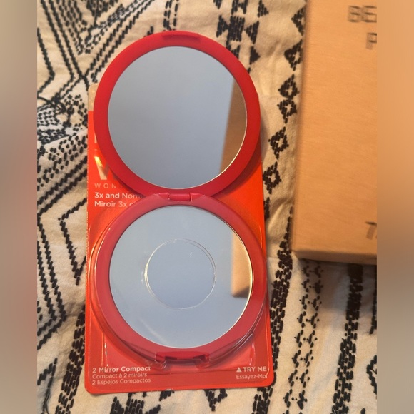 Wonder Women Mirror - Picture 2 of 2